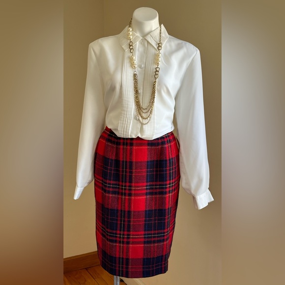 Liz Claiborne Beautiful Plaid Colors Red Black Blue Midi Skirt SZ 6 Zip In Back - Picture 4 of 12